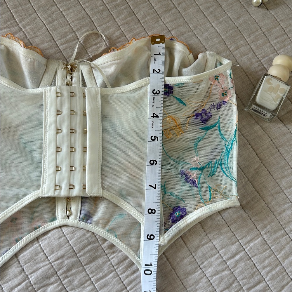 Urban outfitters Flora Embroidered Bustier corset In White Multi M - Picture 14 of 15